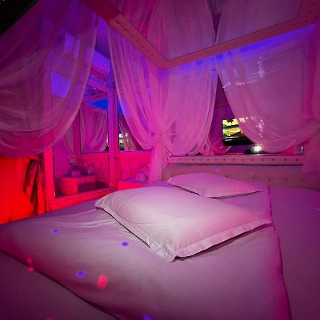 Anadi Hotel Boutique Only Adult Brasov Luaran gambar