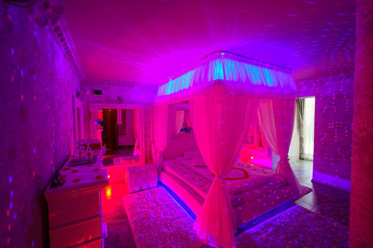 Anadi Hotel Boutique Only Adult Brasov Luaran gambar