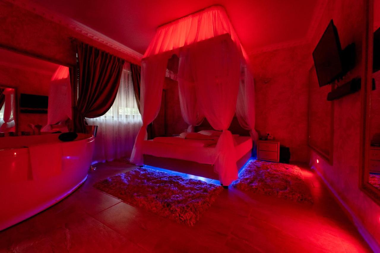 Anadi Hotel Boutique Only Adult Brasov Luaran gambar