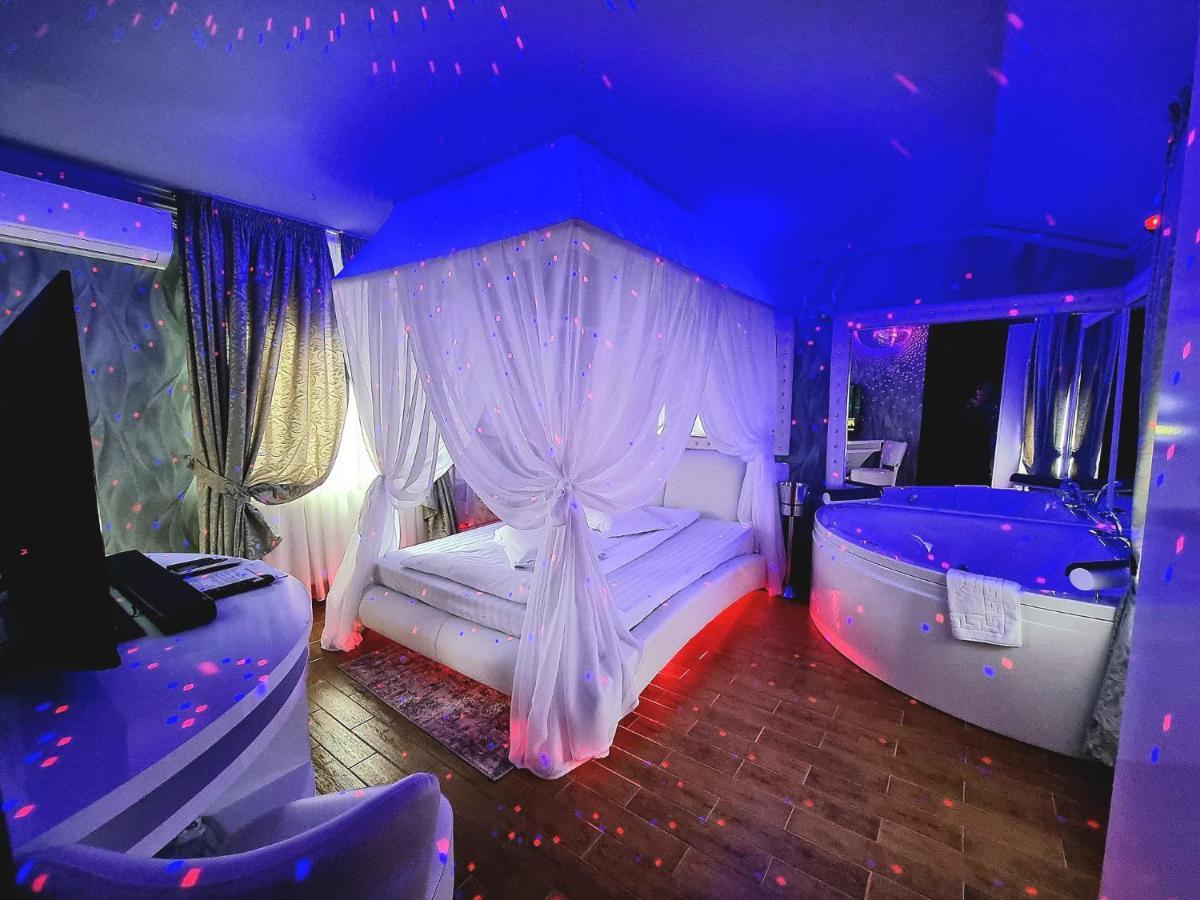 Anadi Hotel Boutique Only Adult Brasov Luaran gambar