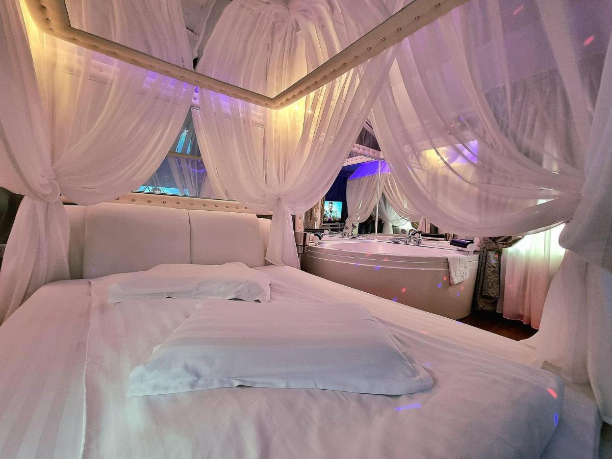 Anadi Hotel Boutique Only Adult Brasov Luaran gambar