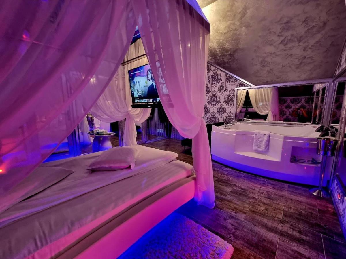 Anadi Hotel Boutique Only Adult Brasov Luaran gambar