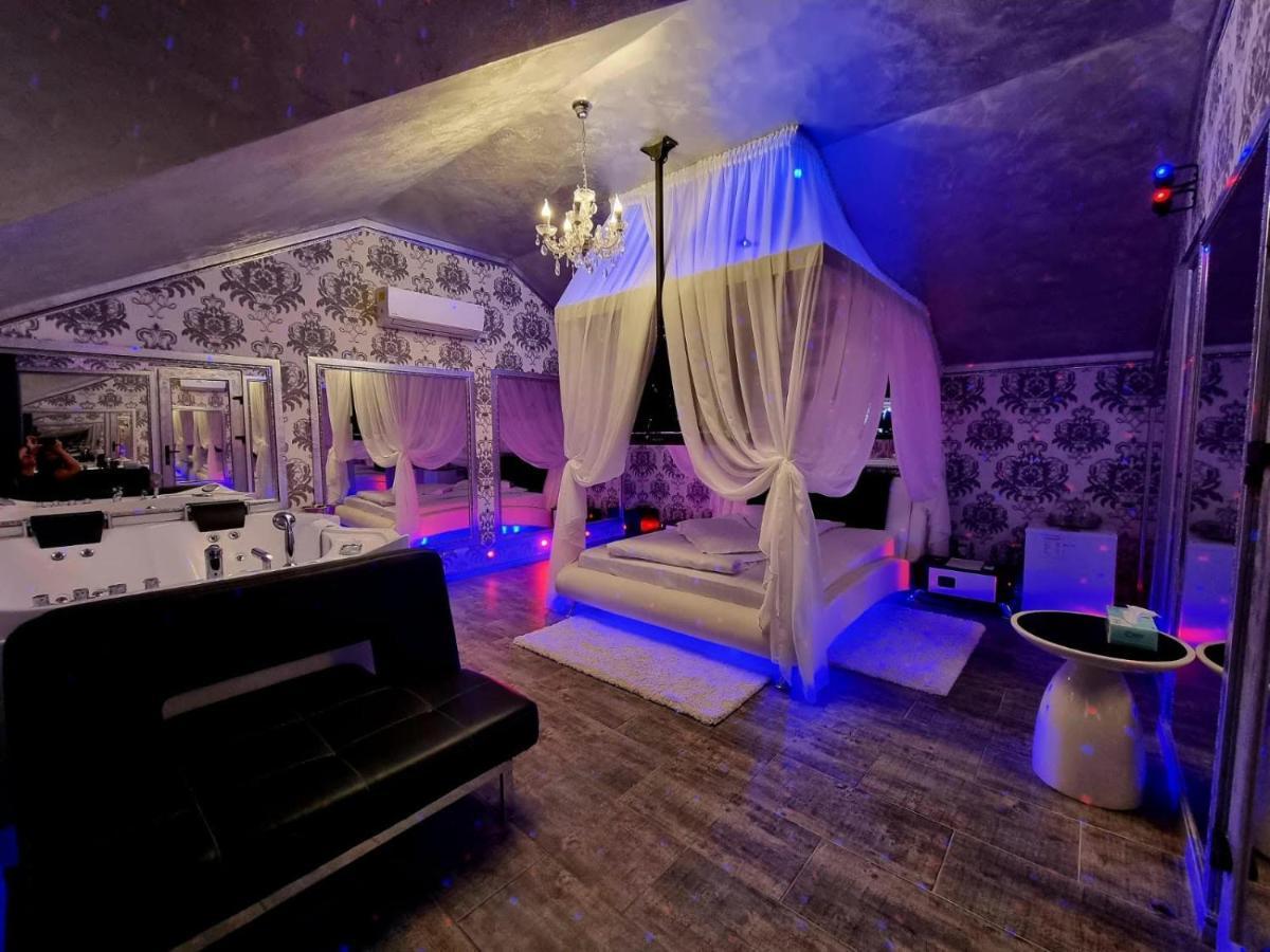 Anadi Hotel Boutique Only Adult Brasov Luaran gambar