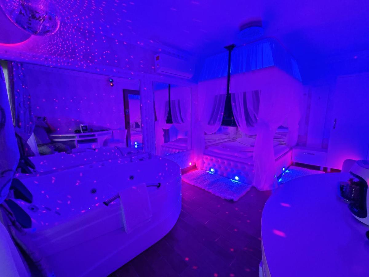 Anadi Hotel Boutique Only Adult Brasov Luaran gambar