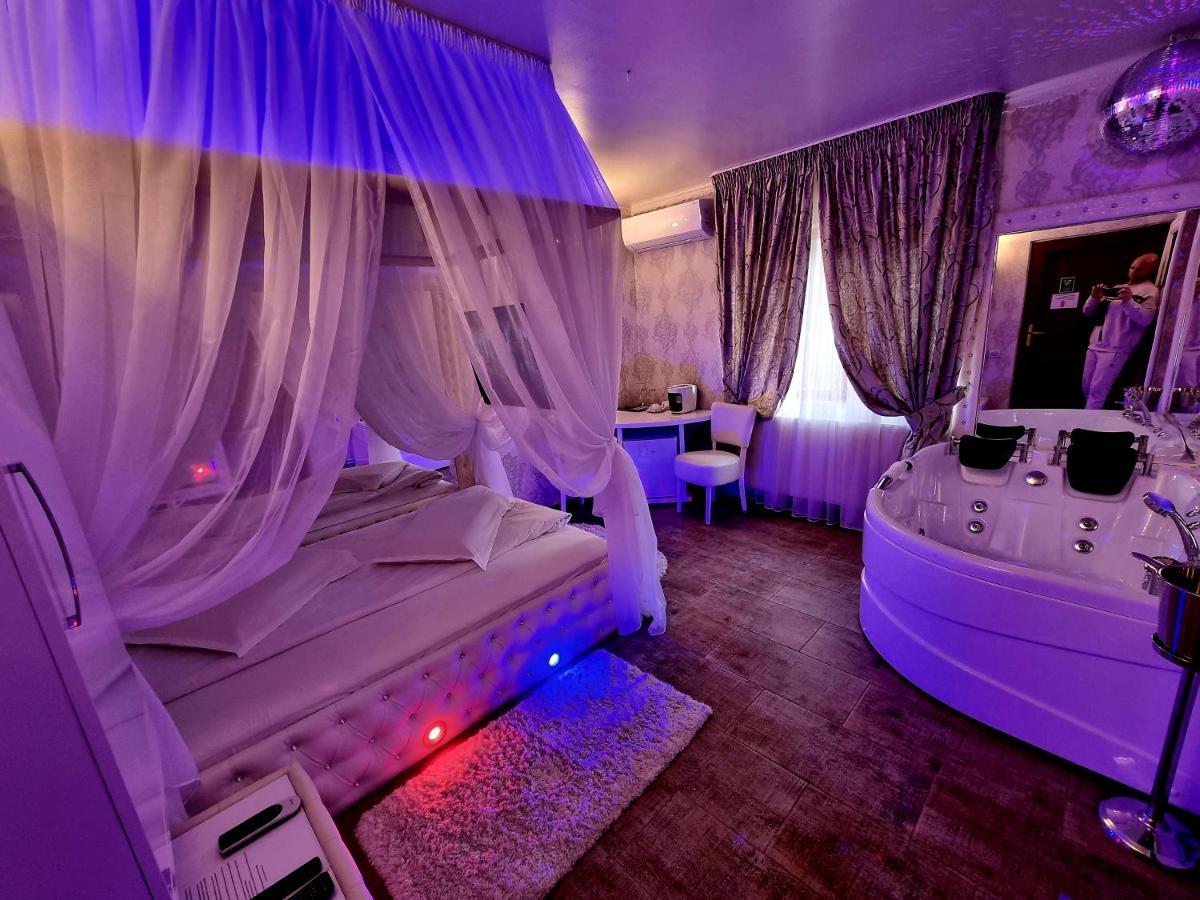 Anadi Hotel Boutique Only Adult Brasov Luaran gambar