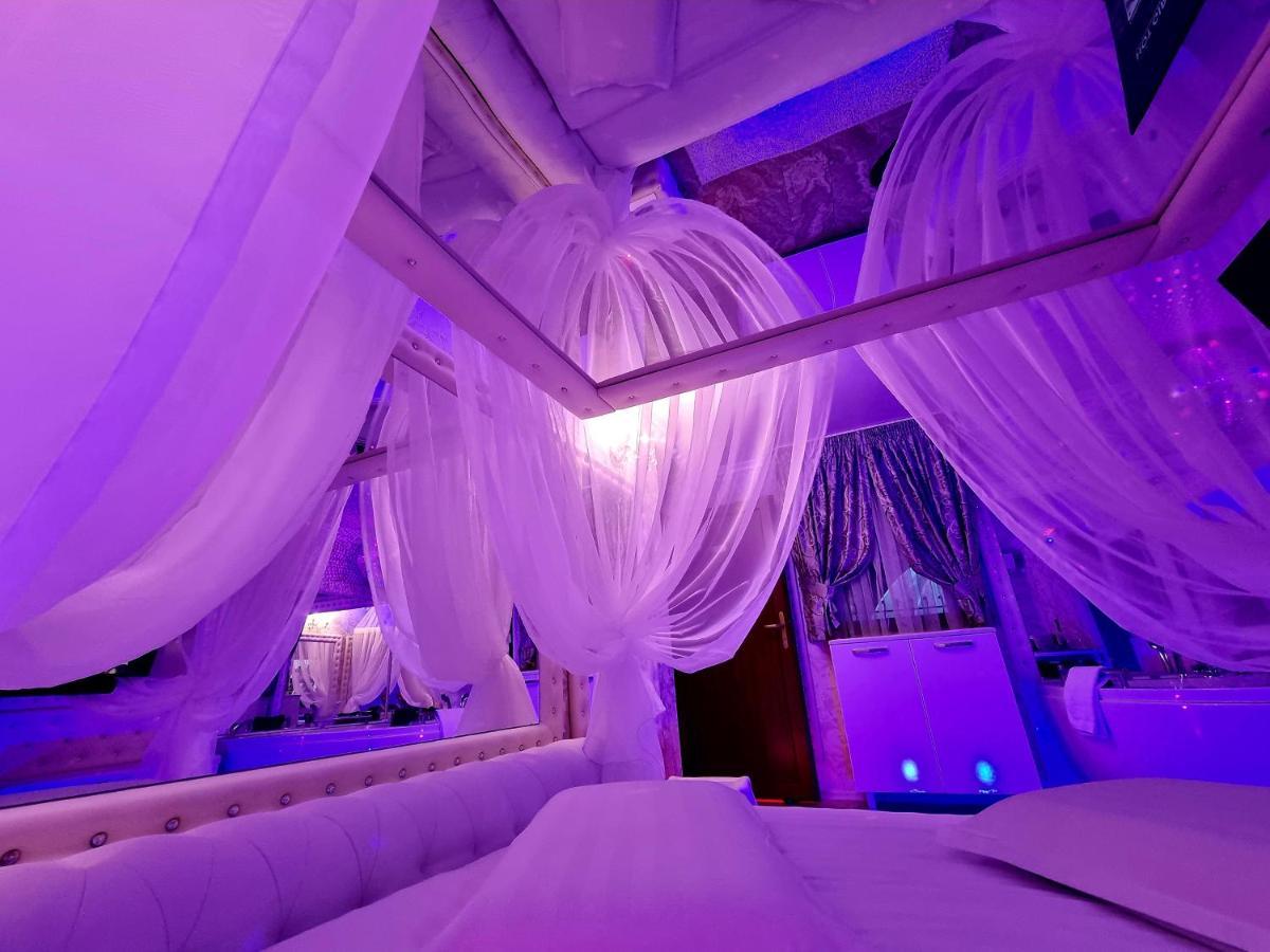 Anadi Hotel Boutique Only Adult Brasov Luaran gambar