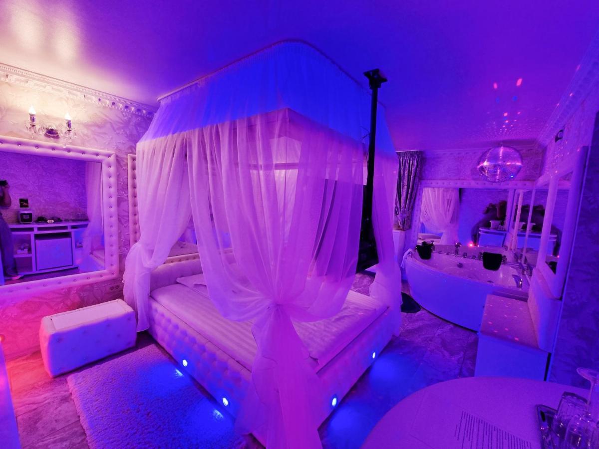 Anadi Hotel Boutique Only Adult Brasov Luaran gambar