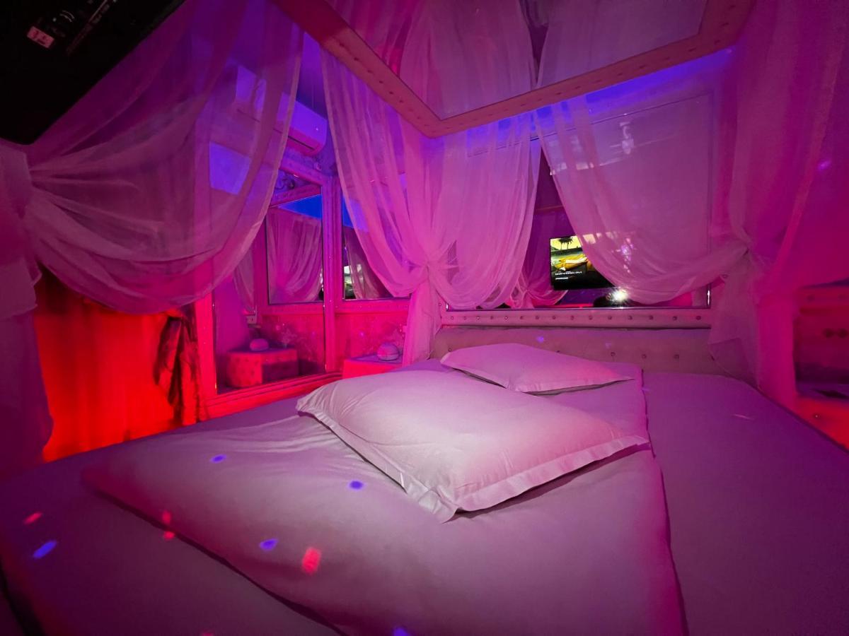 Anadi Hotel Boutique Only Adult Brasov Luaran gambar