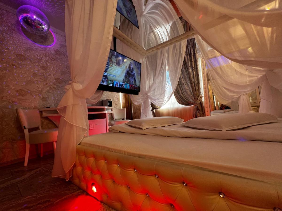 Anadi Hotel Boutique Only Adult Brasov Luaran gambar