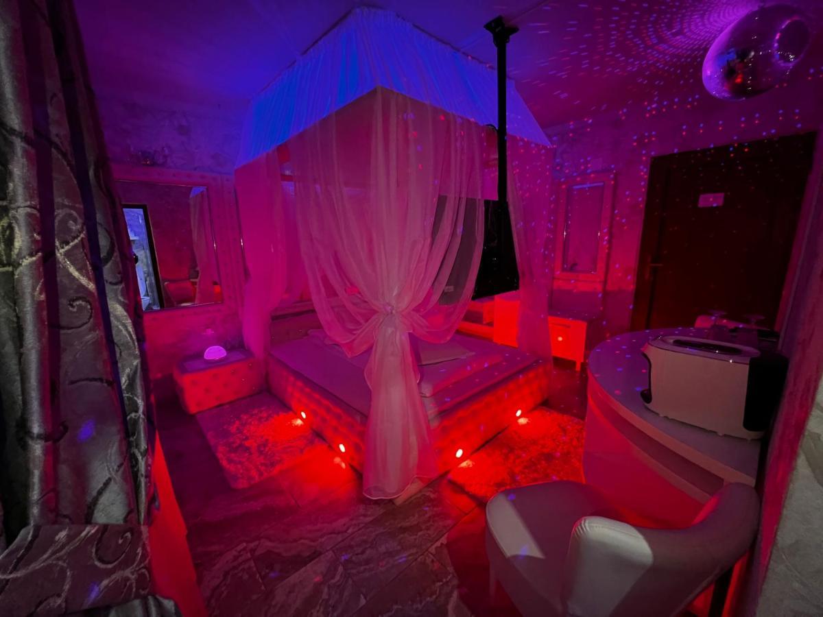 Anadi Hotel Boutique Only Adult Brasov Luaran gambar