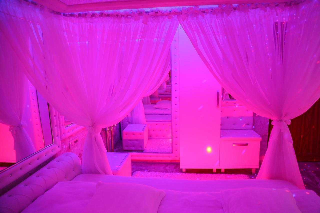Anadi Hotel Boutique Only Adult Brasov Luaran gambar