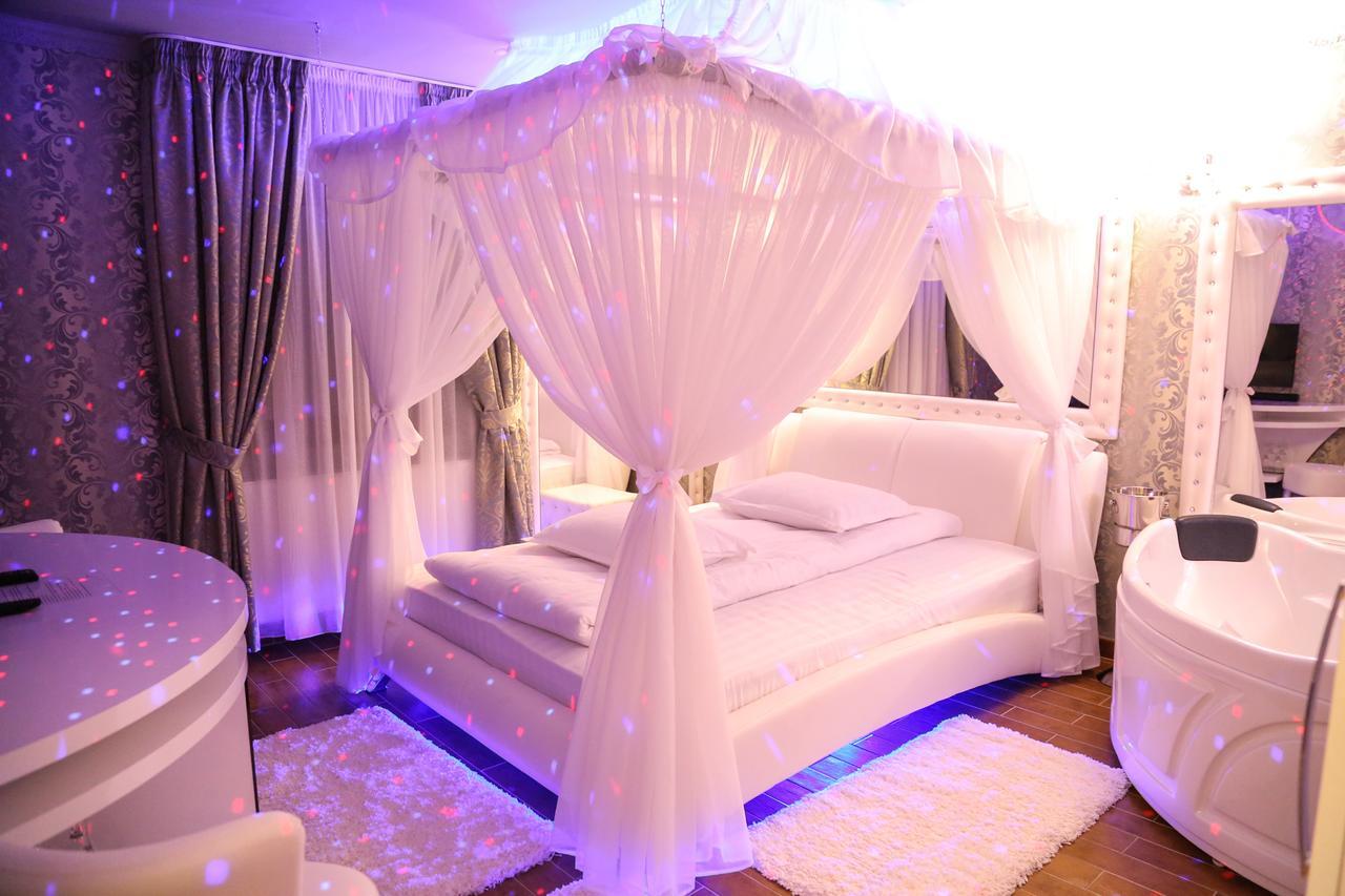 Anadi Hotel Boutique Only Adult Brasov Luaran gambar